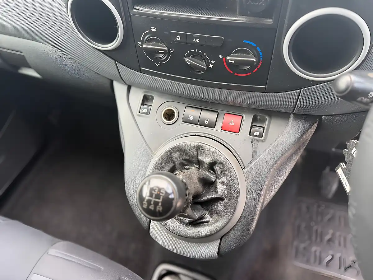 Used 2014 Peugeot Partner 625 Professional L1 White - Interior and Exterior details 15