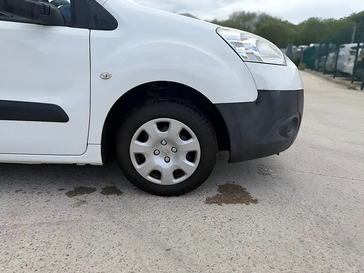 Used 2014 Peugeot Partner 625 Professional L1 White - Interior and Exterior details 18