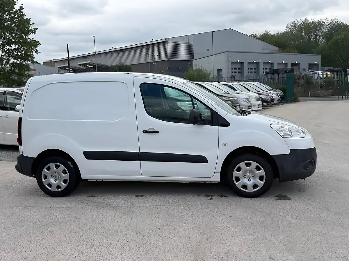 Used 2014 Peugeot Partner 625 Professional L1 White - Interior and Exterior details 4