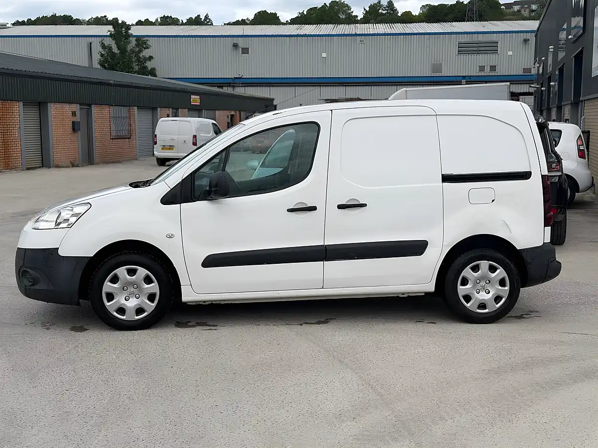 Used 2014 Peugeot Partner 625 Professional L1 White - Interior and Exterior details 5