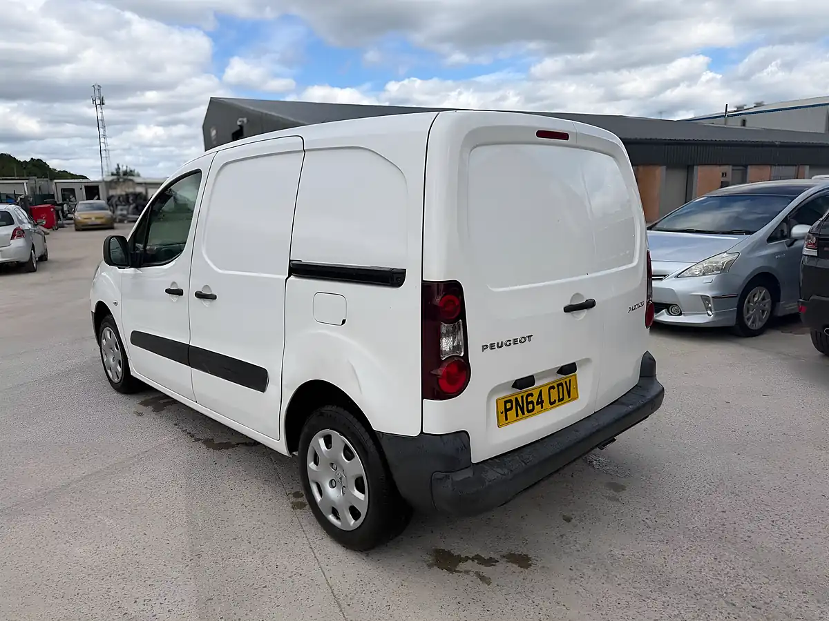 Used 2014 Peugeot Partner 625 Professional L1 White - Interior and Exterior details 6