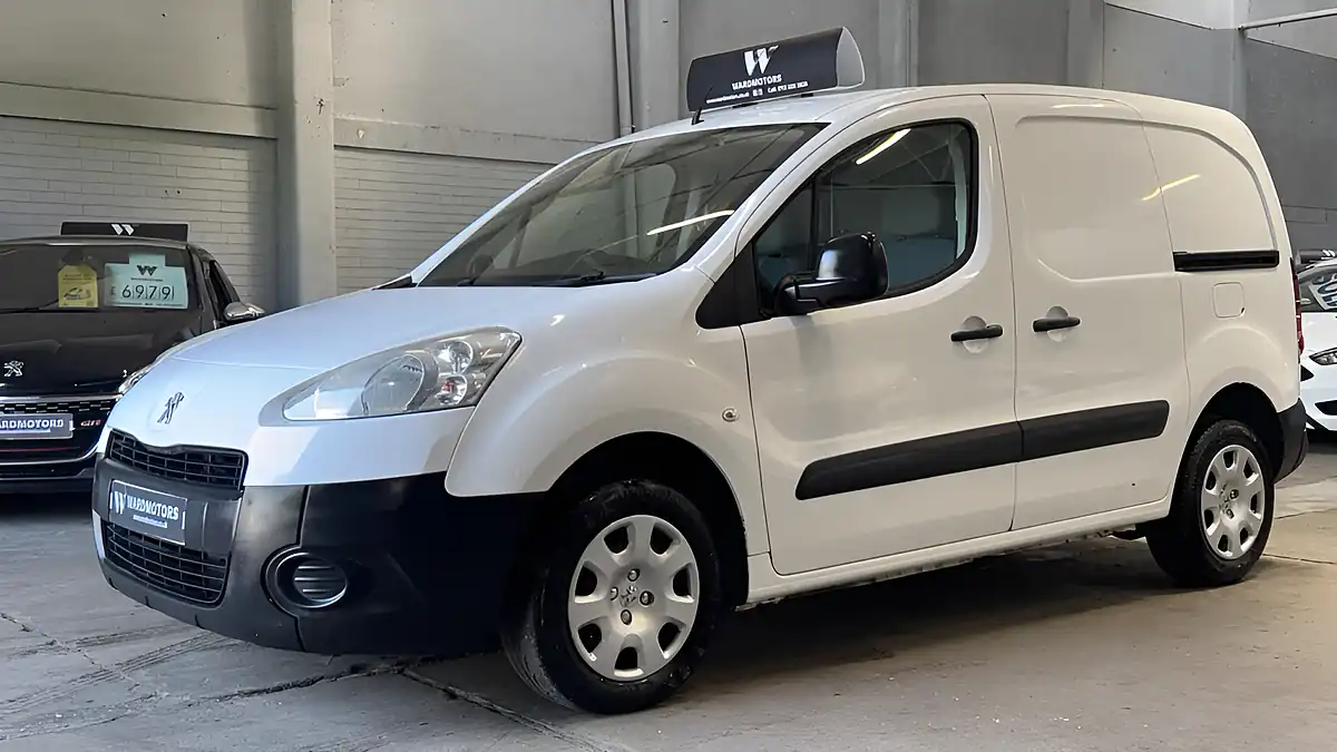 Used 2014 Peugeot Partner 850 S White - Front View