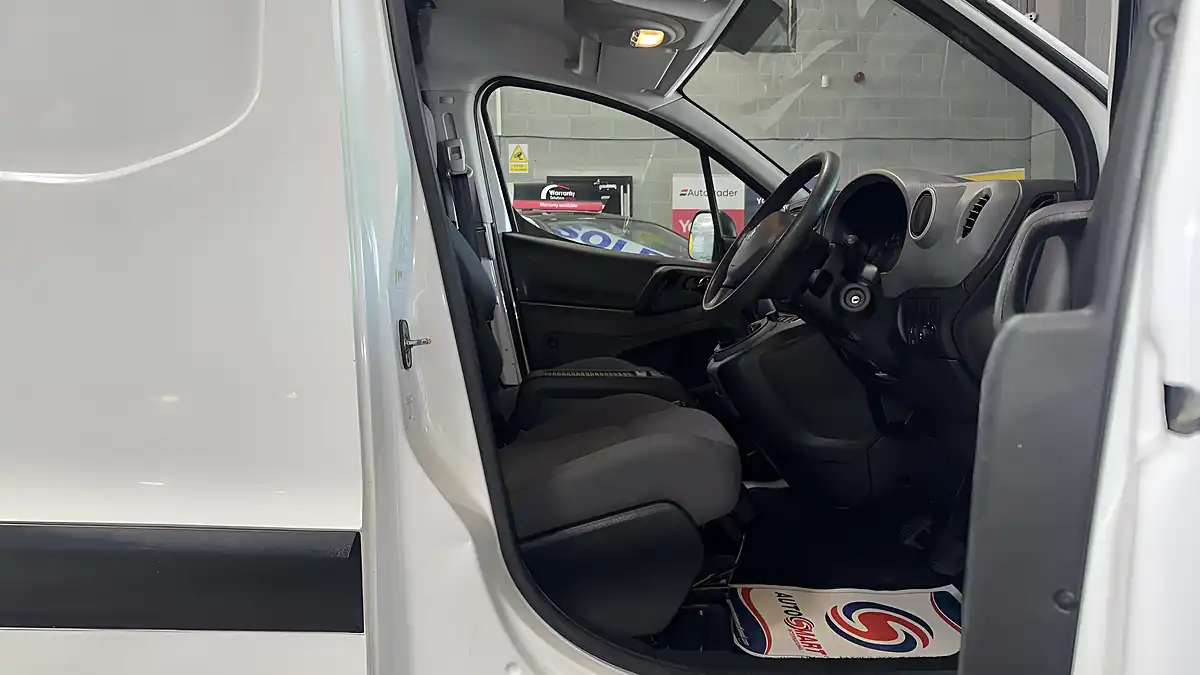 Used 2014 Peugeot Partner 850 S White - Interior and Exterior details 10