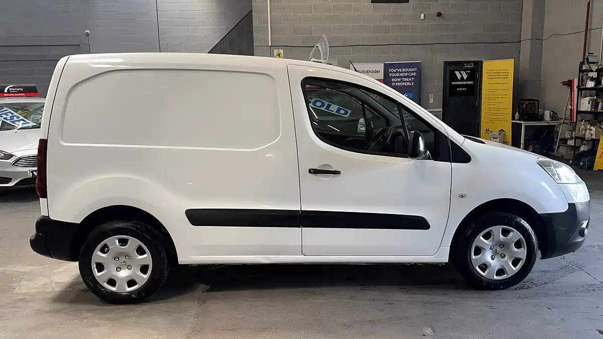 Used 2014 Peugeot Partner 850 S White - Interior and Exterior details 8