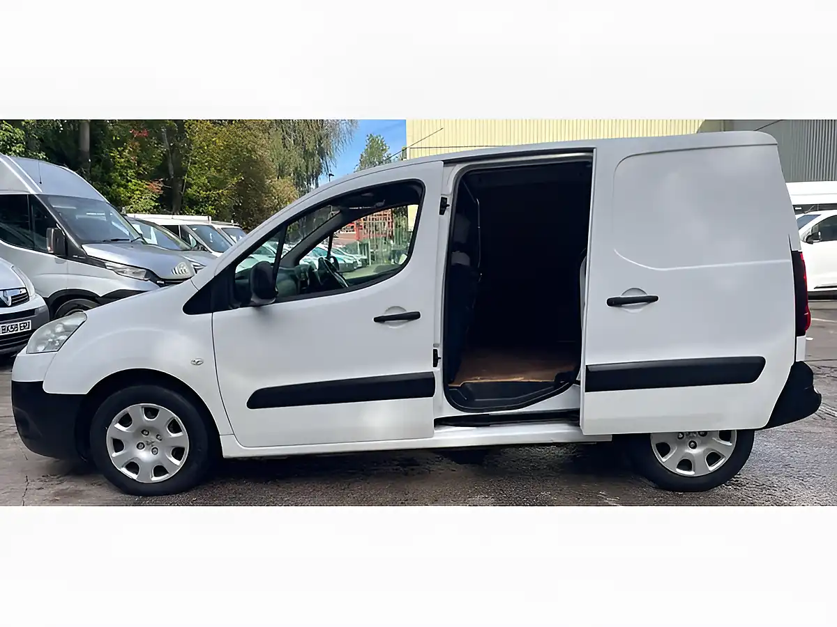Used 2014 Peugeot Partner 850 S White - Interior and Exterior details 13
