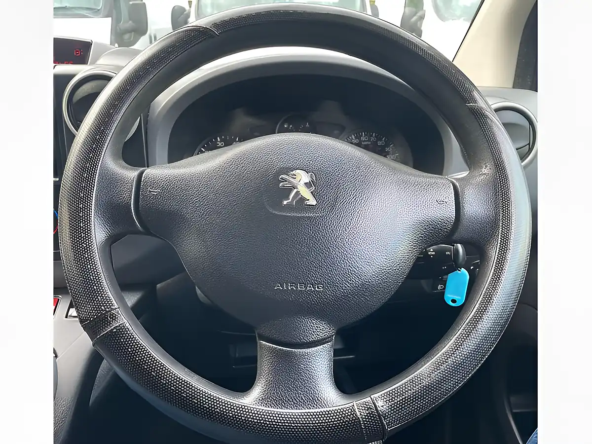 Used 2014 Peugeot Partner 850 S White - Interior and Exterior details 17
