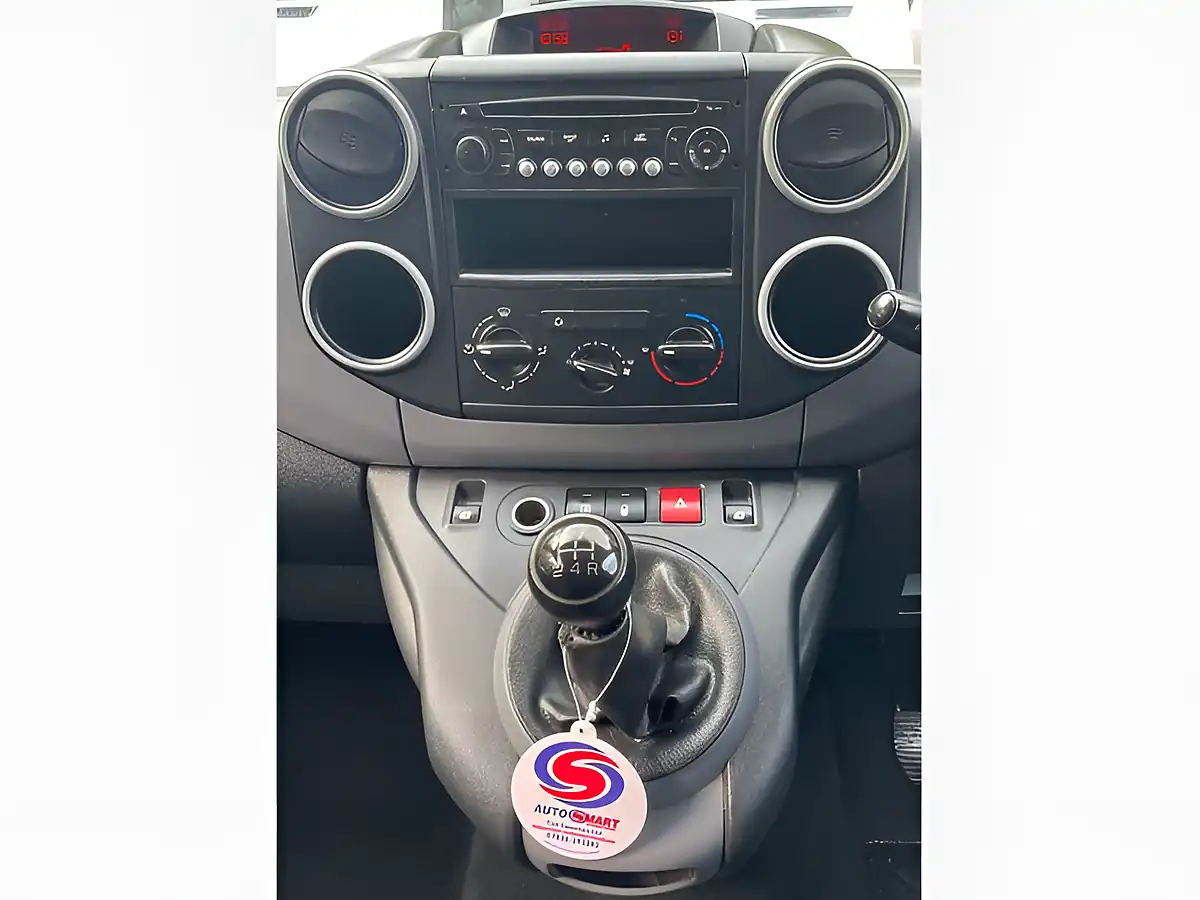 Used 2014 Peugeot Partner 850 S White - Interior and Exterior details 18