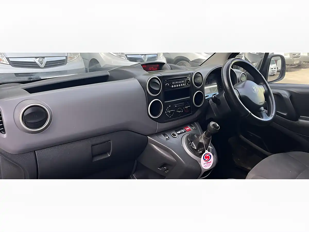 Used 2014 Peugeot Partner 850 S White - Interior and Exterior details 20