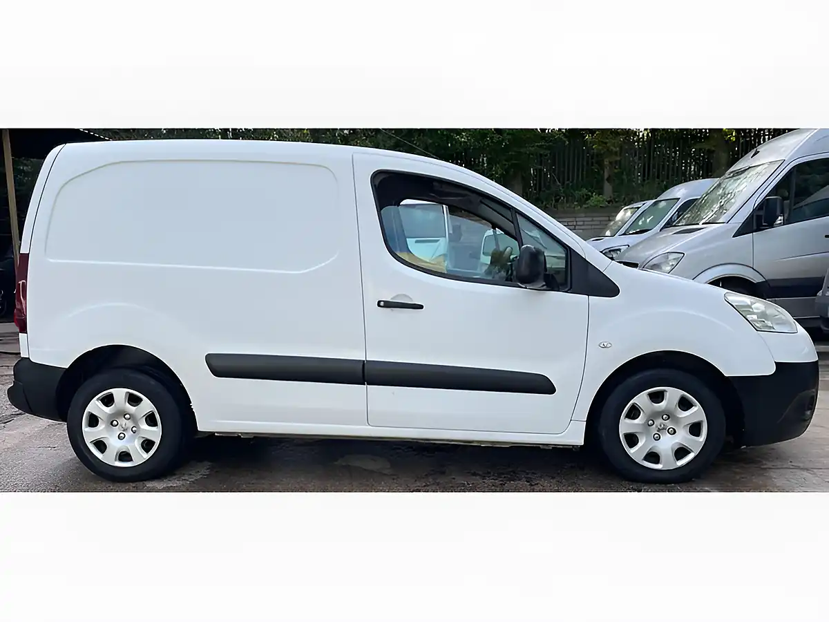 Used 2014 Peugeot Partner 850 S White - Interior and Exterior details 6