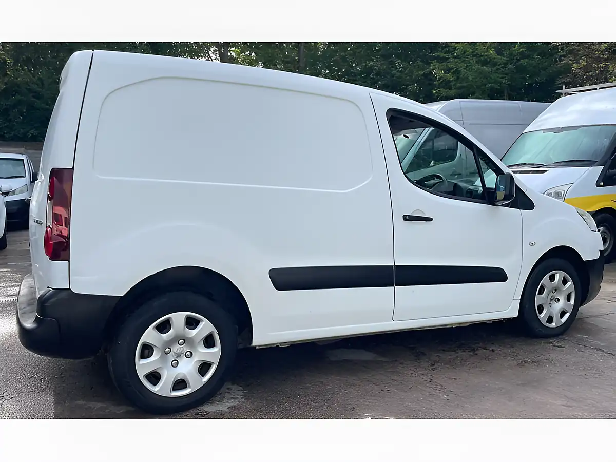 Used 2014 Peugeot Partner 850 S White - Interior and Exterior details 7