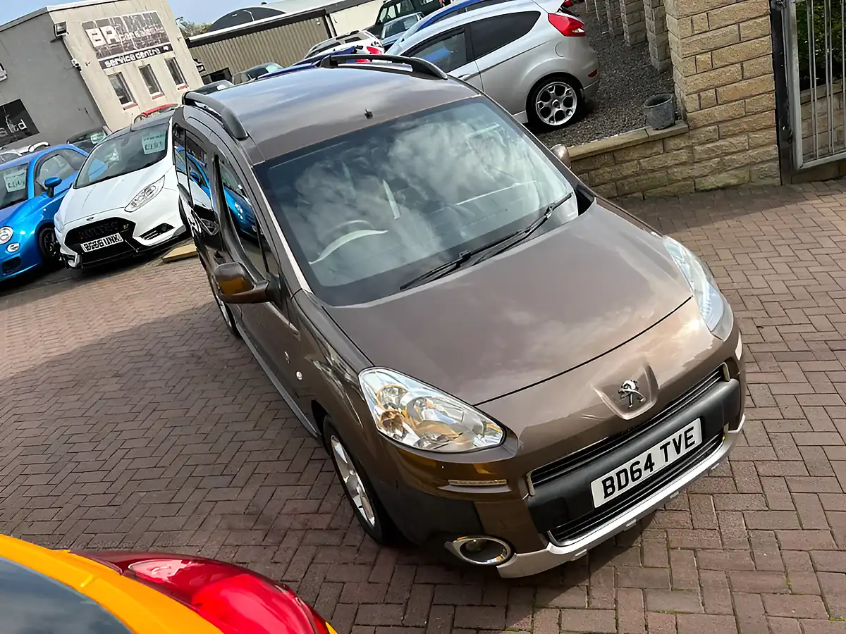 Used 2014 Peugeot Partner Tepee Outdoor Brown - Interior and Exterior details 10