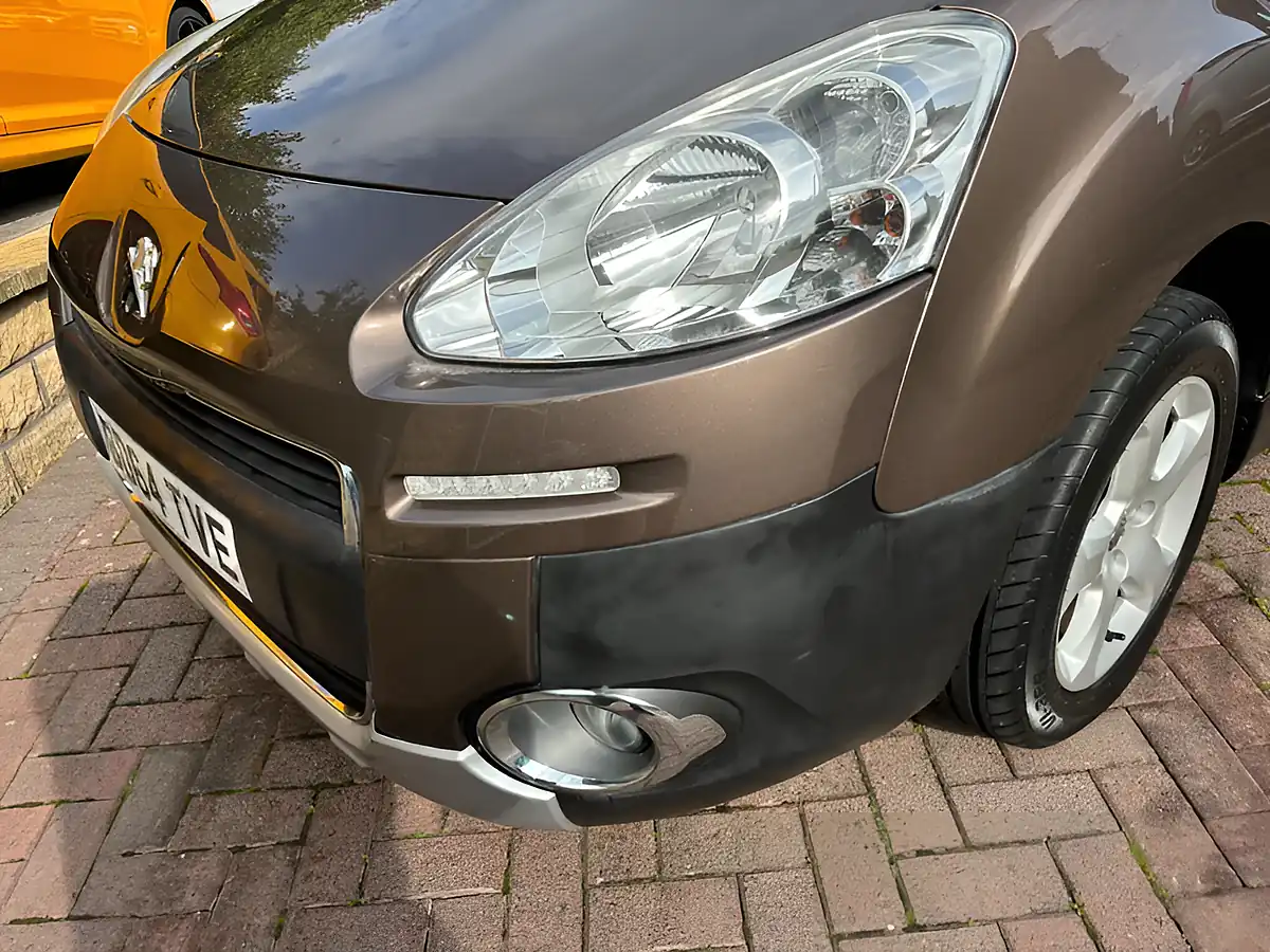 Used 2014 Peugeot Partner Tepee Outdoor Brown - Interior and Exterior details 11