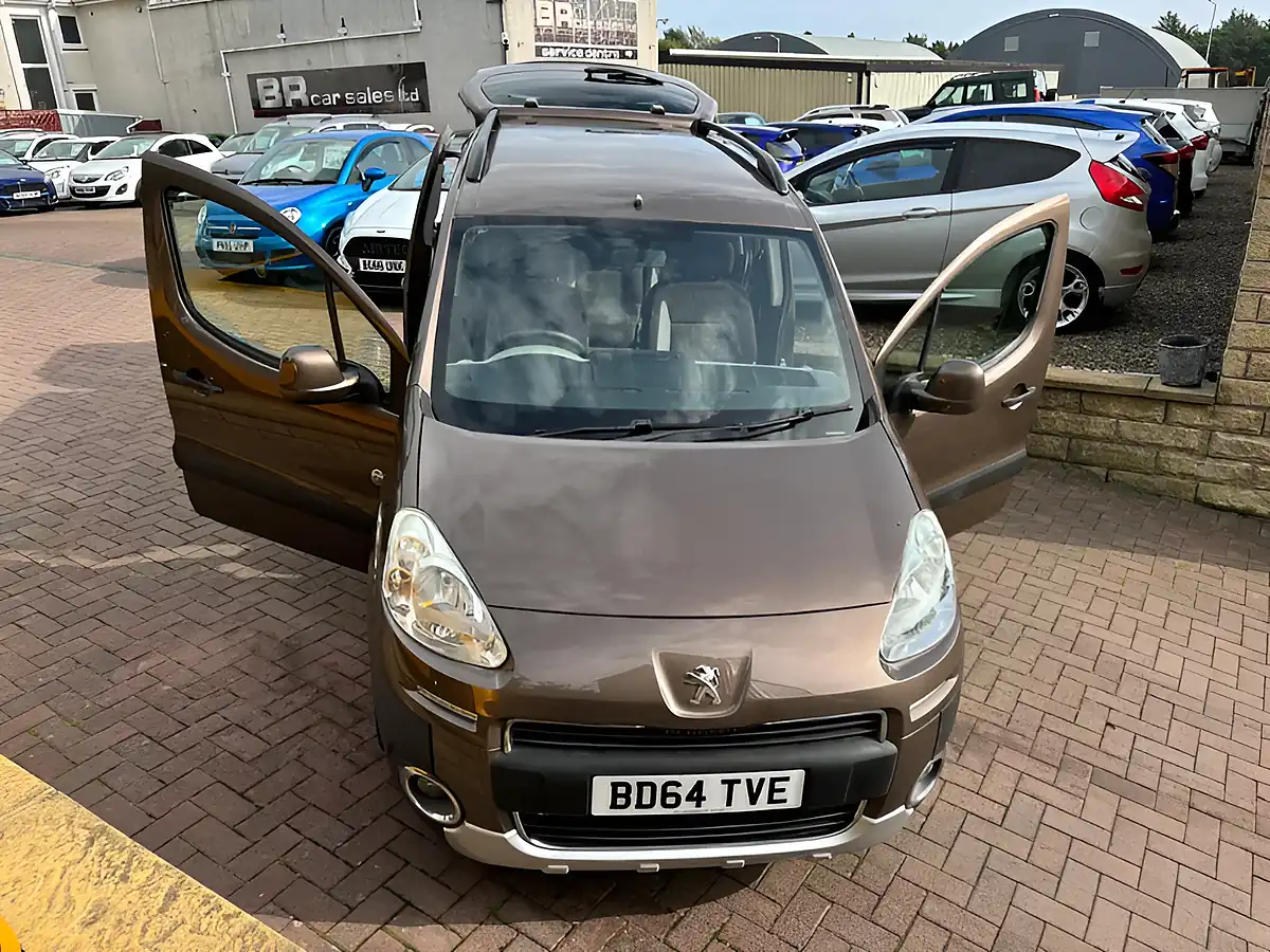 Used 2014 Peugeot Partner Tepee Outdoor Brown - Interior and Exterior details 18