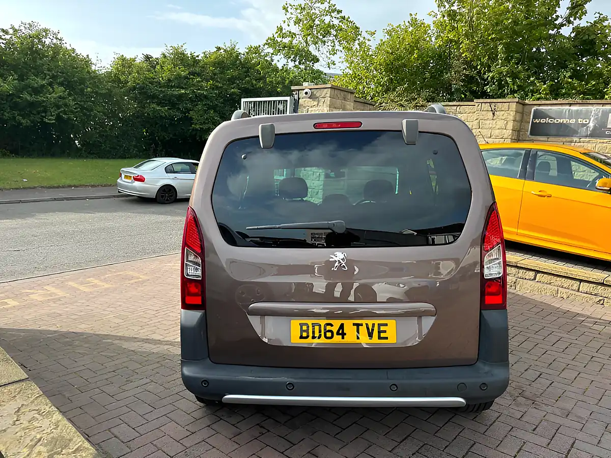 Used 2014 Peugeot Partner Tepee Outdoor Brown - Interior and Exterior details 8