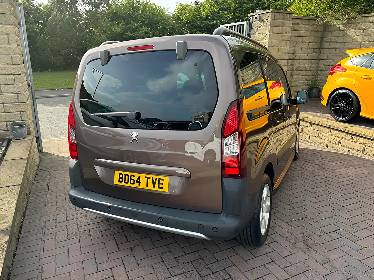 Used 2014 Peugeot Partner Tepee Outdoor Brown - Interior and Exterior details 9