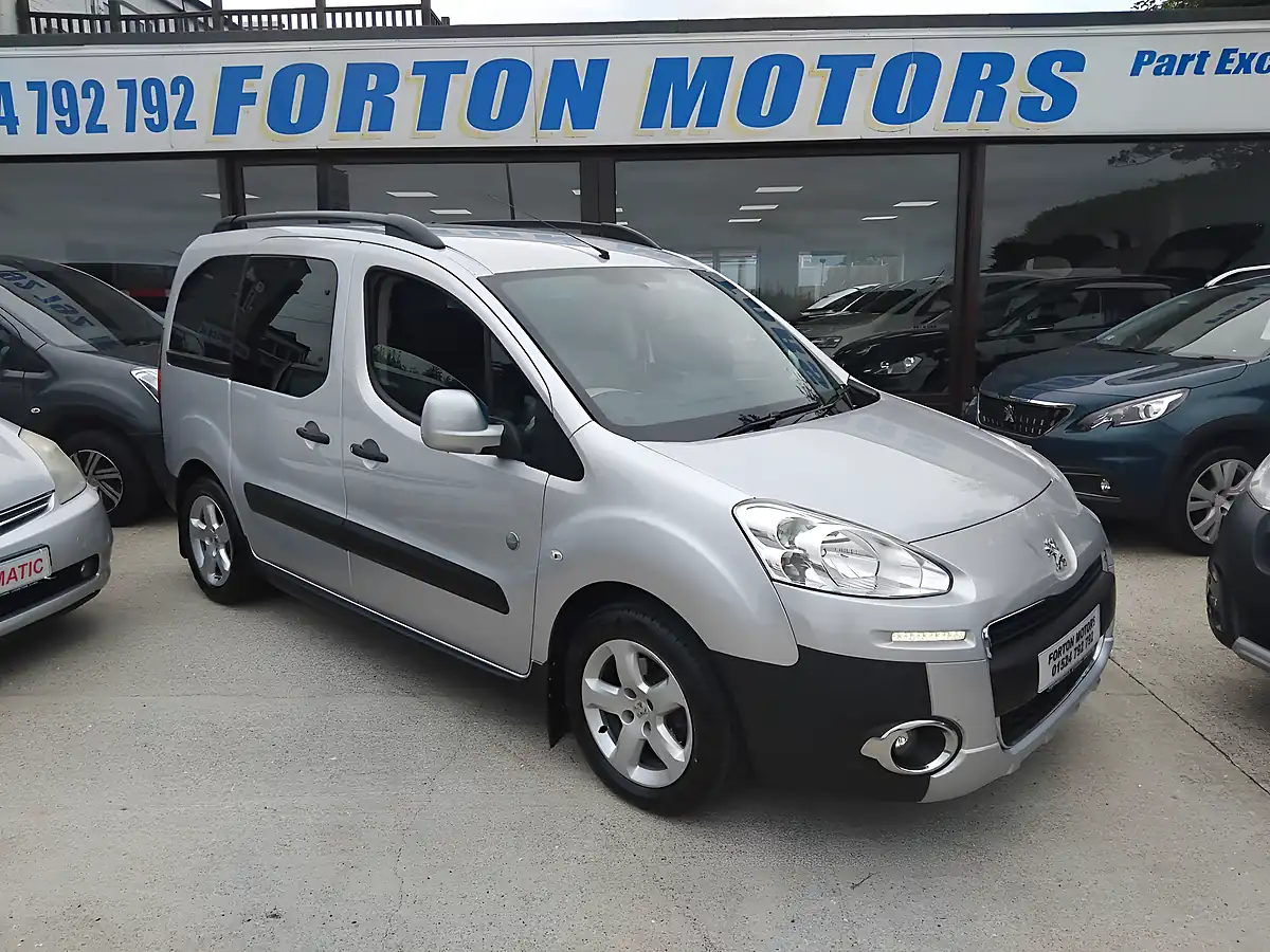 Used 2014 Peugeot Partner Tepee Outdoor Silver - Front View