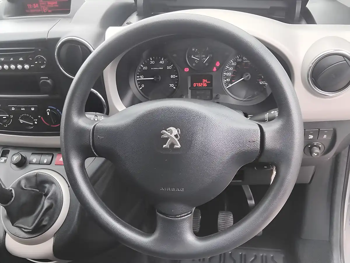 Used 2014 Peugeot Partner Tepee Outdoor Silver - Interior and Exterior details 14