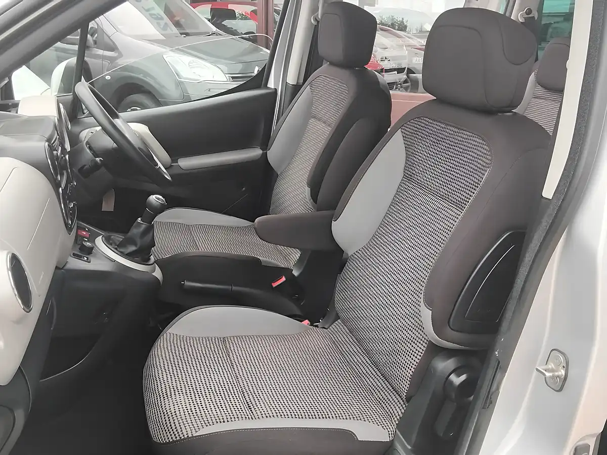 Used 2014 Peugeot Partner Tepee Outdoor Silver - Interior and Exterior details 16