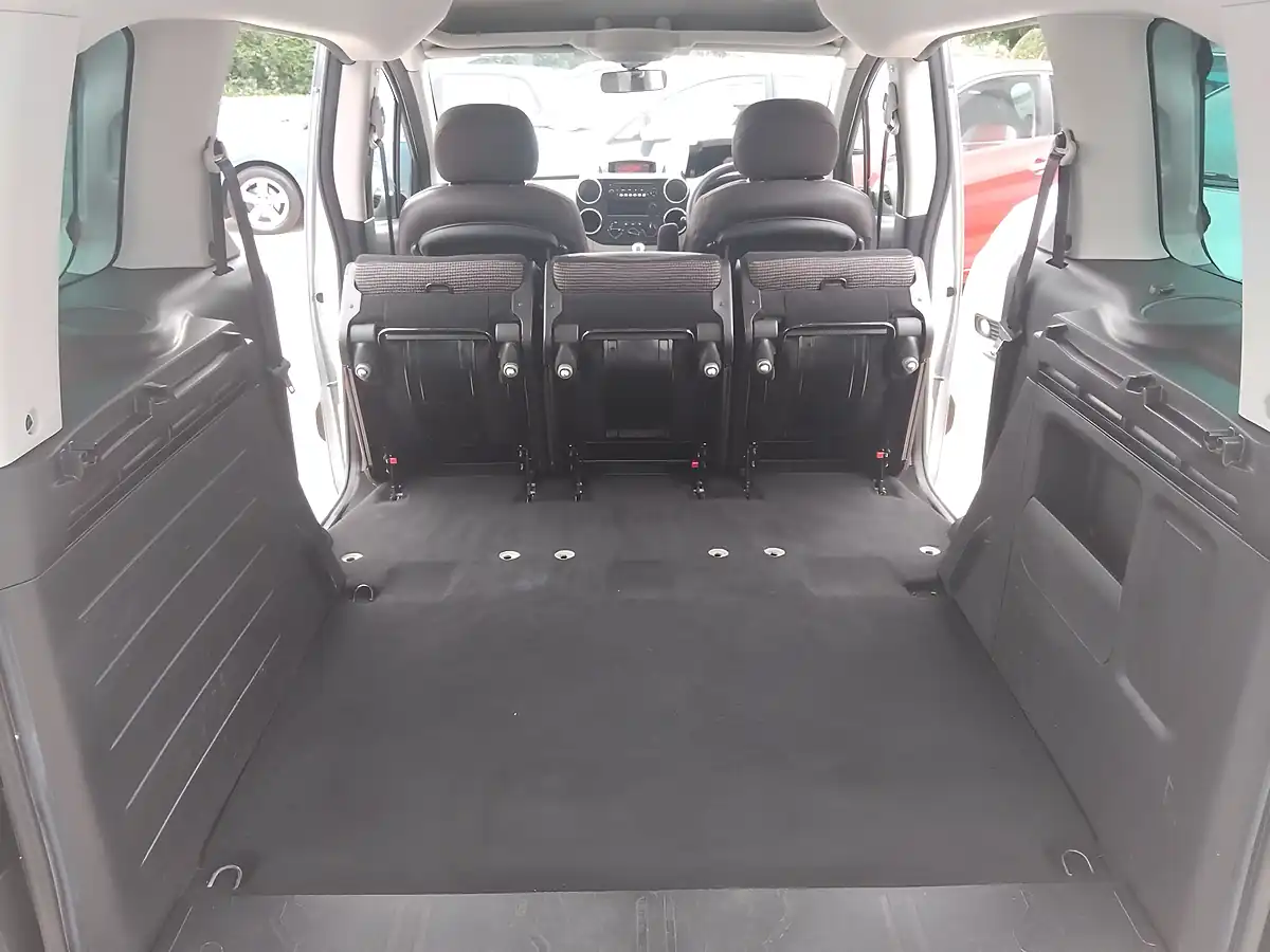 Used 2014 Peugeot Partner Tepee Outdoor Silver - Interior and Exterior details 20