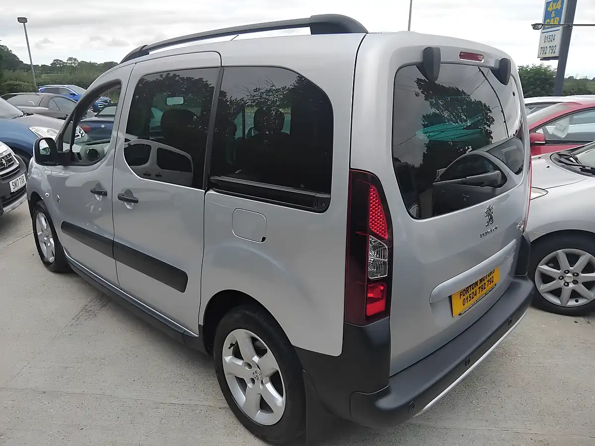 Used 2014 Peugeot Partner Tepee Outdoor Silver - Interior and Exterior details 6