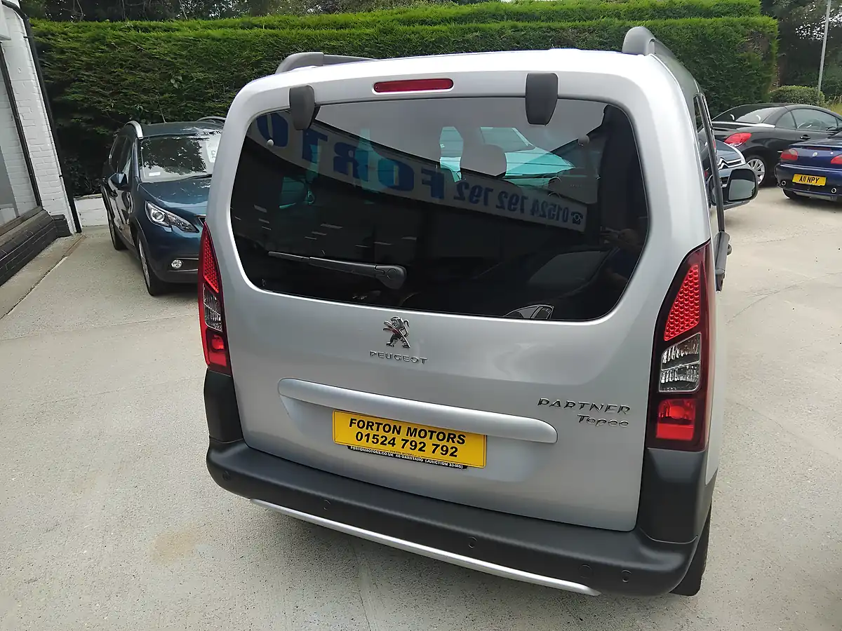 Used 2014 Peugeot Partner Tepee Outdoor Silver - Interior and Exterior details 7