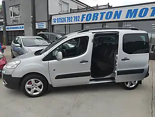 Used 2014 Peugeot Partner Tepee Outdoor Silver - Interior and Exterior details 9