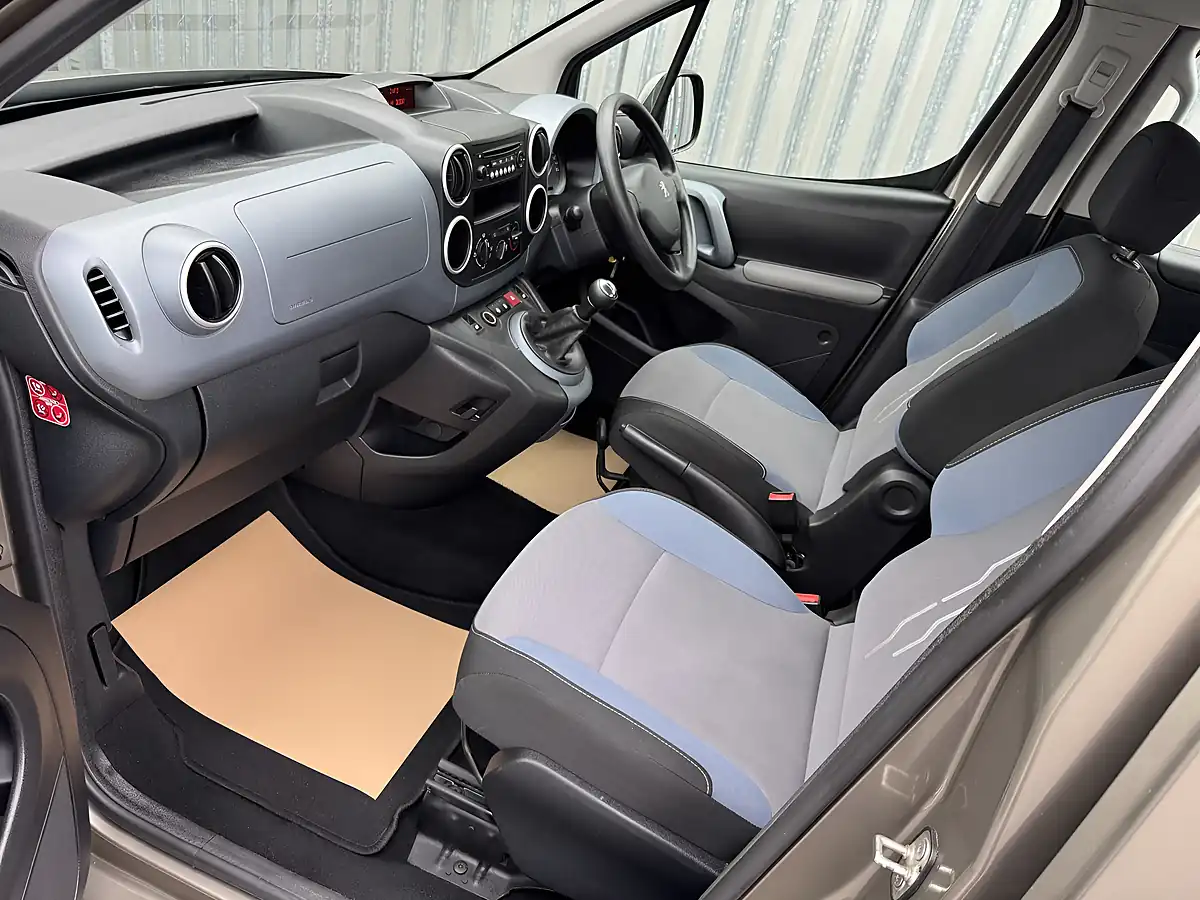 Used 2014 Peugeot Partner Tepee S Bronze - Interior and Exterior details 10