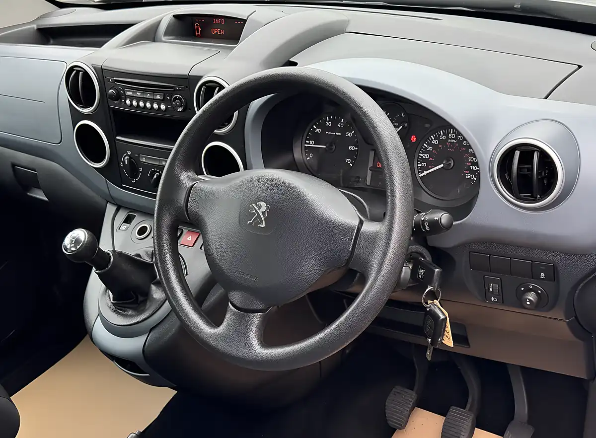 Used 2014 Peugeot Partner Tepee S Bronze - Interior and Exterior details 14