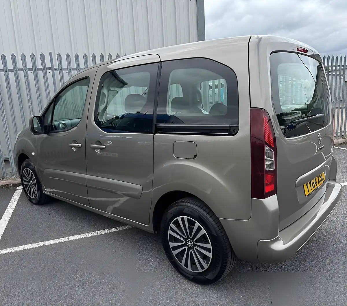 Used 2014 Peugeot Partner Tepee S Bronze - Interior and Exterior details 4