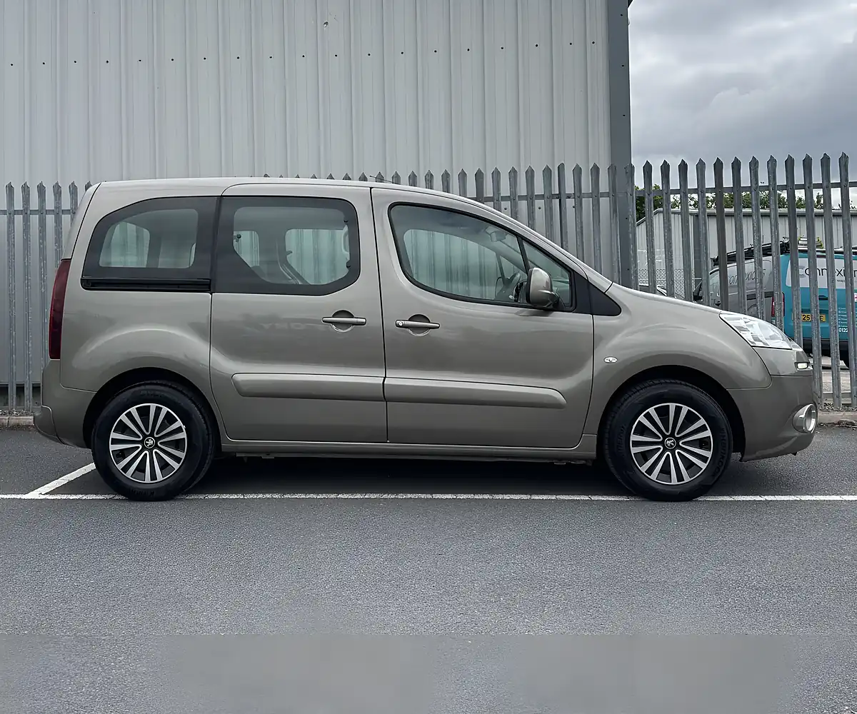 Used 2014 Peugeot Partner Tepee S Bronze - Interior and Exterior details 7