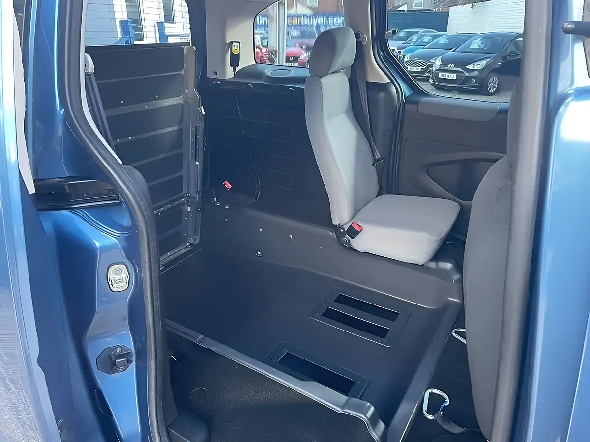Used 2014 Peugeot Partner Tepee Tepee S Blue - Interior and Exterior details 10