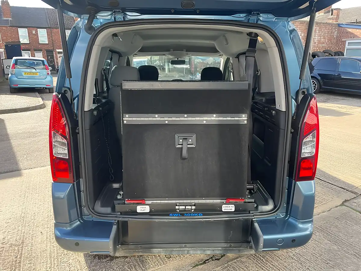 Used 2014 Peugeot Partner Tepee Tepee S Blue - Interior and Exterior details 17