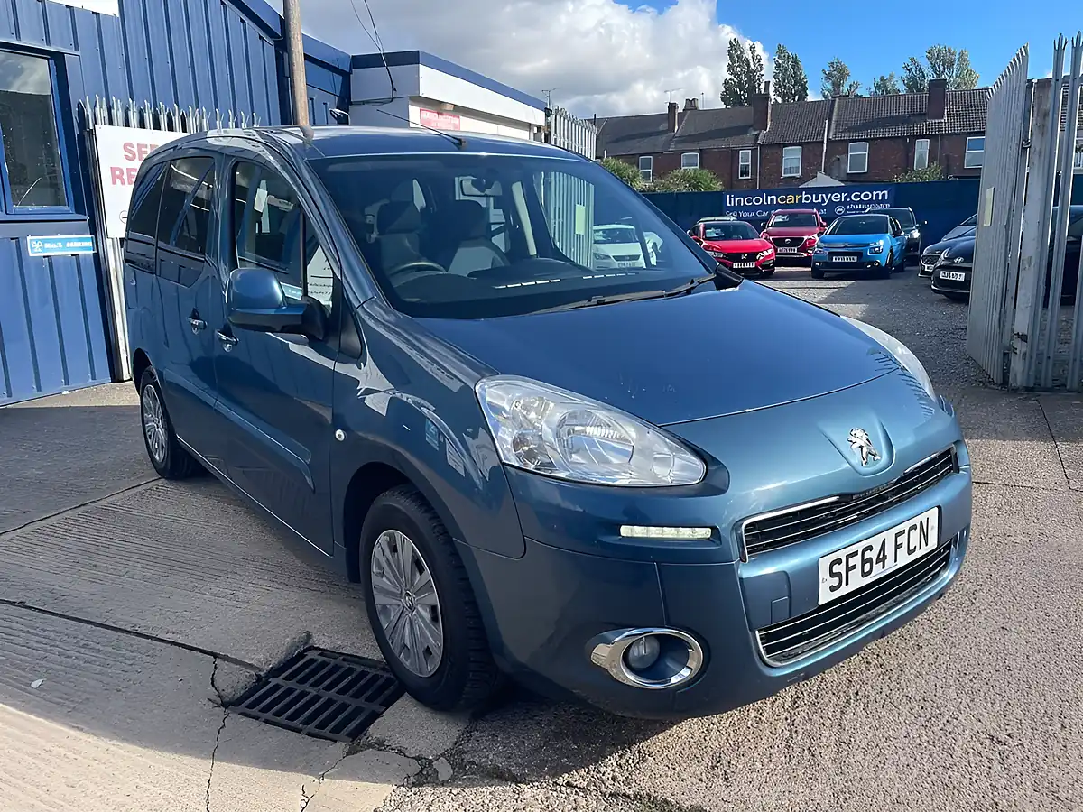 Used 2014 Peugeot Partner Tepee Tepee S Blue - Interior and Exterior details 19
