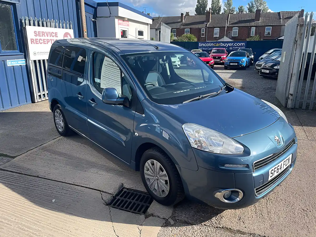 Used 2014 Peugeot Partner Tepee Tepee S Blue - Interior and Exterior details 3