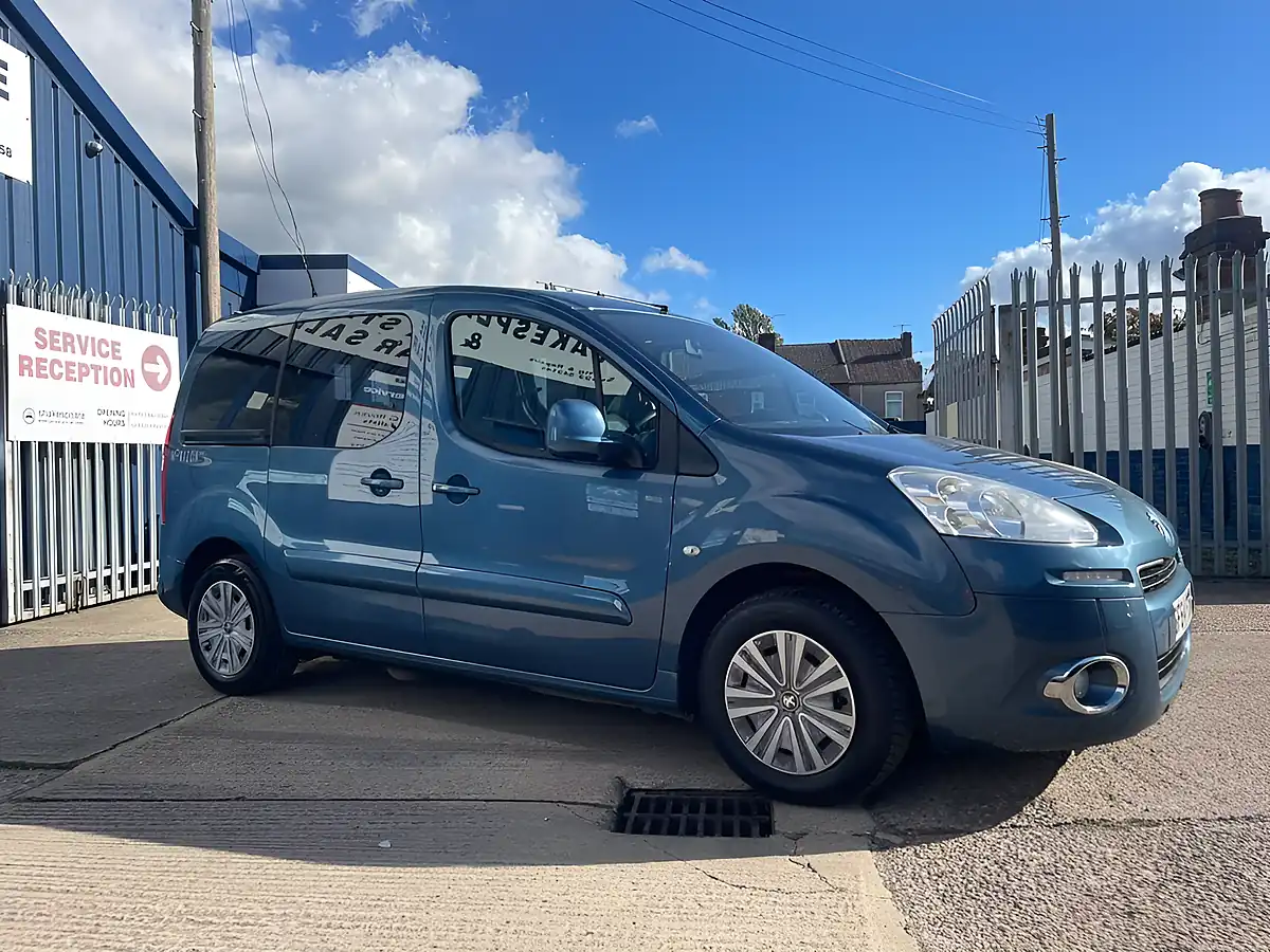 Used 2014 Peugeot Partner Tepee Tepee S Blue - Interior and Exterior details 6