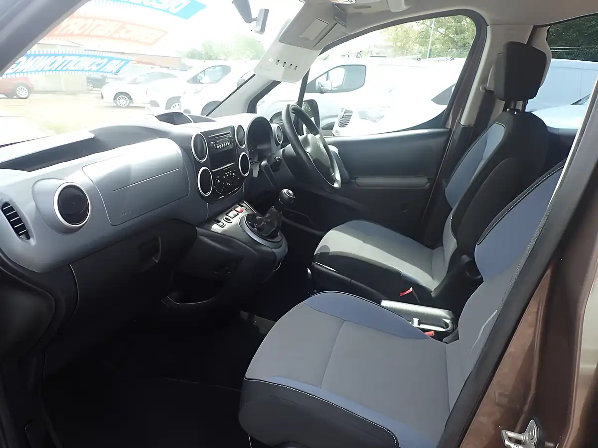 Used 2014 Peugeot Partner Tepee Tepee S Brown - Interior and Exterior details 10