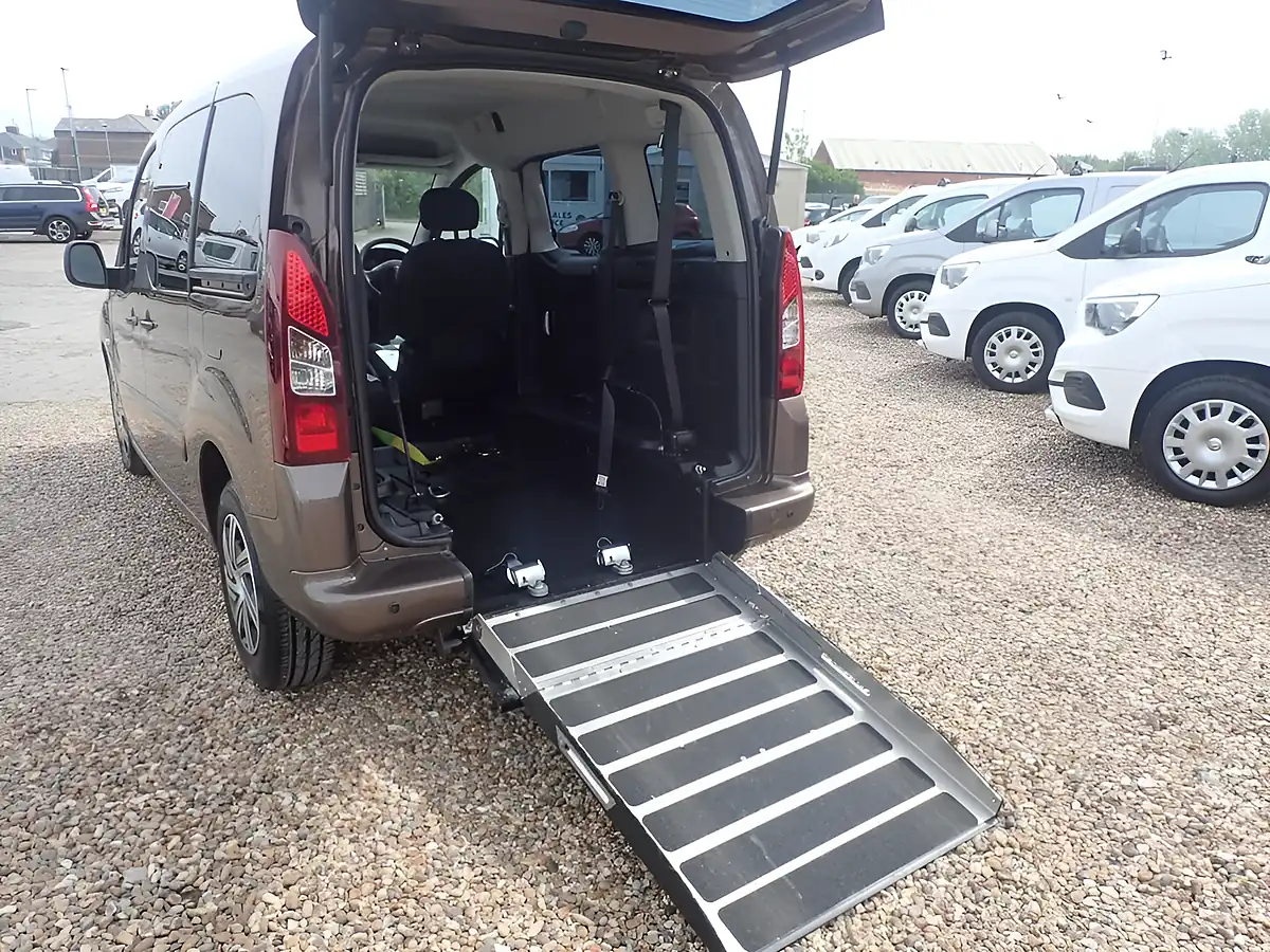 Used 2014 Peugeot Partner Tepee Tepee S Brown - Interior and Exterior details 12