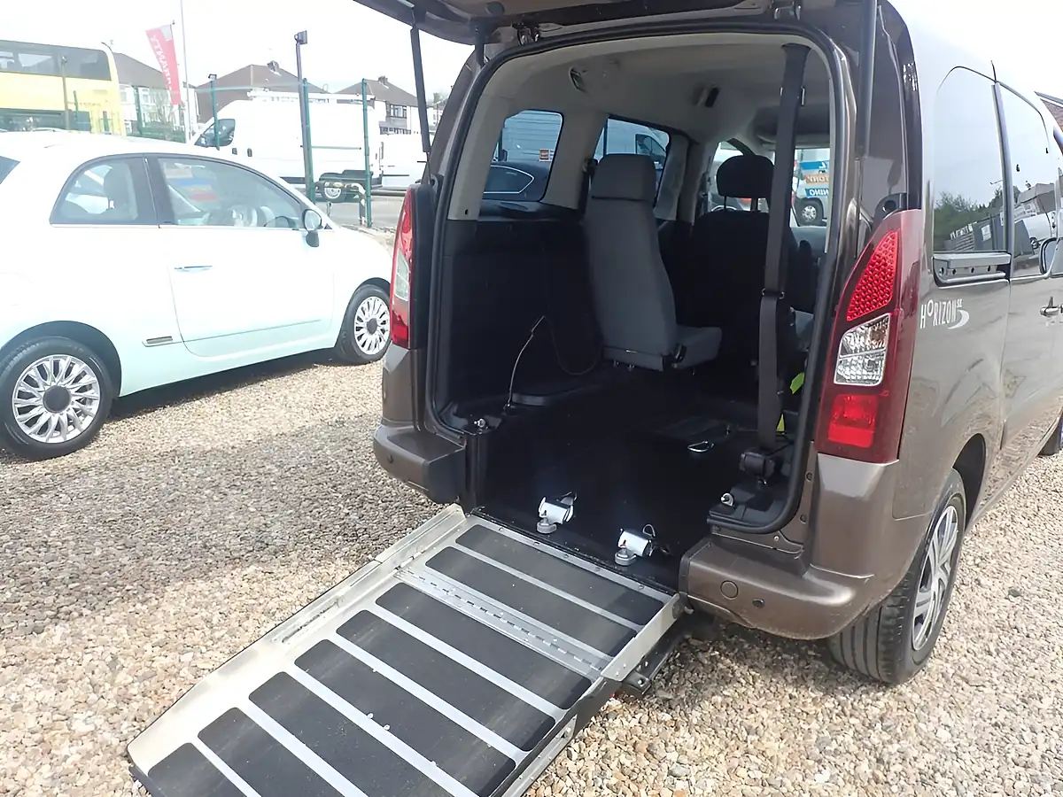 Used 2014 Peugeot Partner Tepee Tepee S Brown - Interior and Exterior details 13