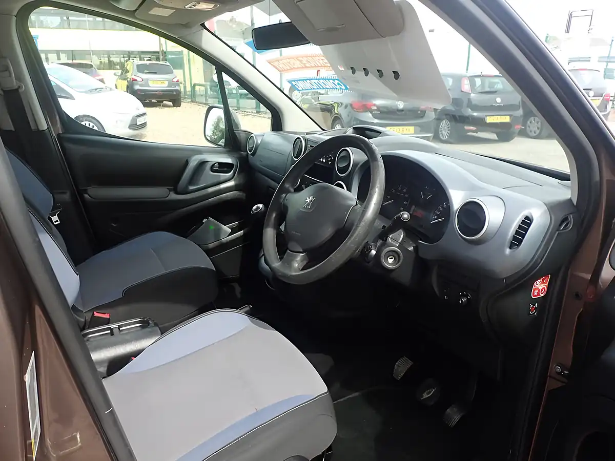 Used 2014 Peugeot Partner Tepee Tepee S Brown - Interior and Exterior details 5