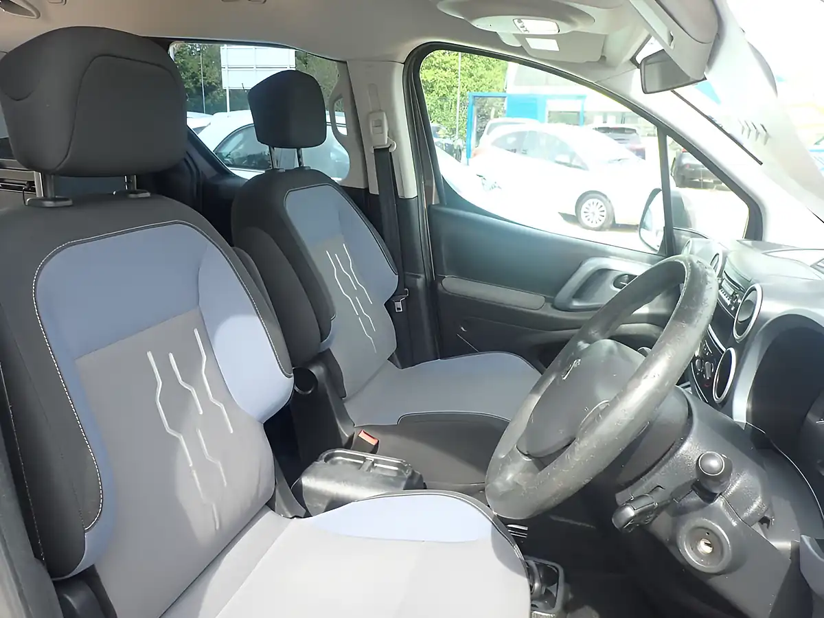 Used 2014 Peugeot Partner Tepee Tepee S Brown - Interior and Exterior details 6
