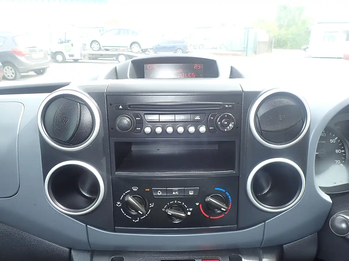 Used 2014 Peugeot Partner Tepee Tepee S Brown - Interior and Exterior details 8