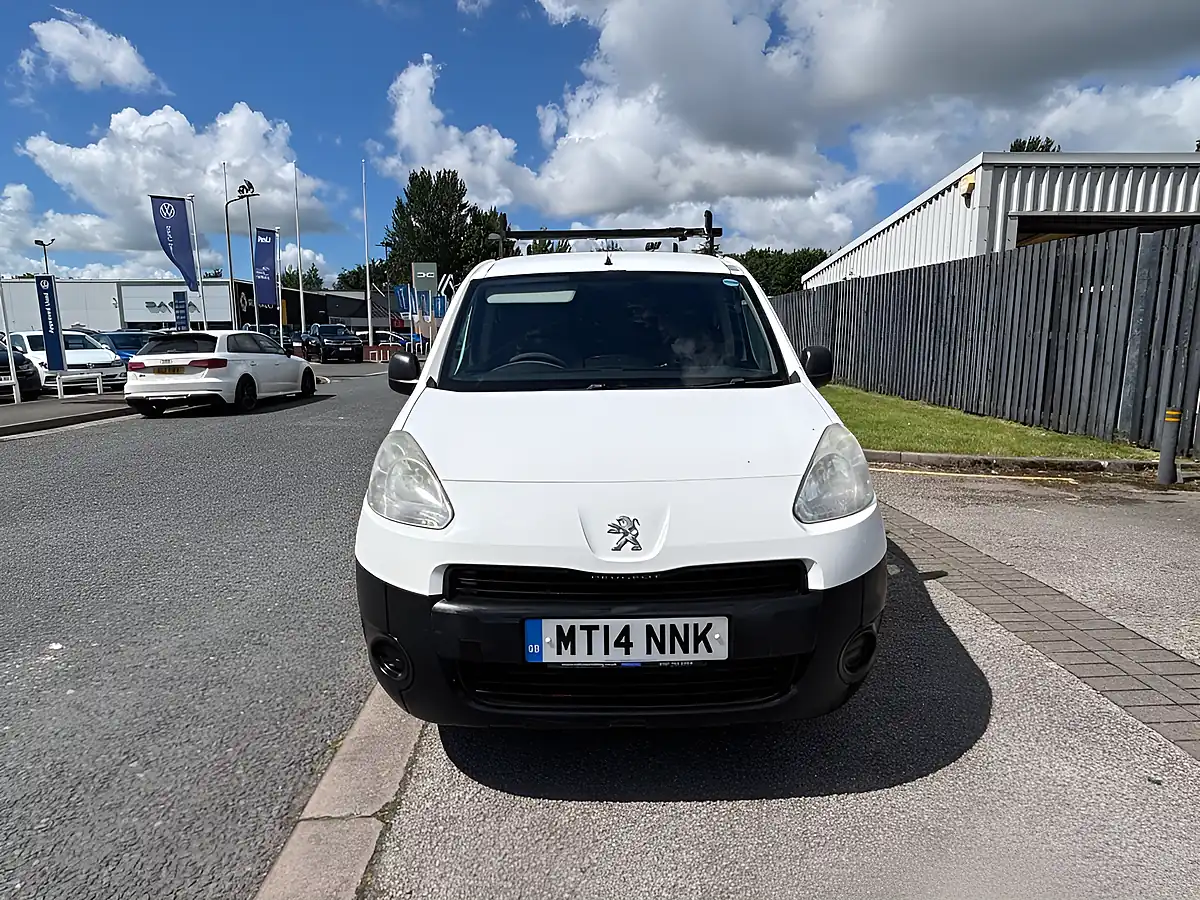 Used 2014 Peugeot Partner White - Front View