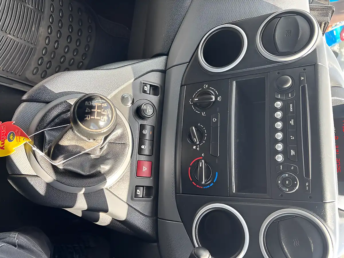 Used 2014 Peugeot Partner White - Interior and Exterior details 12