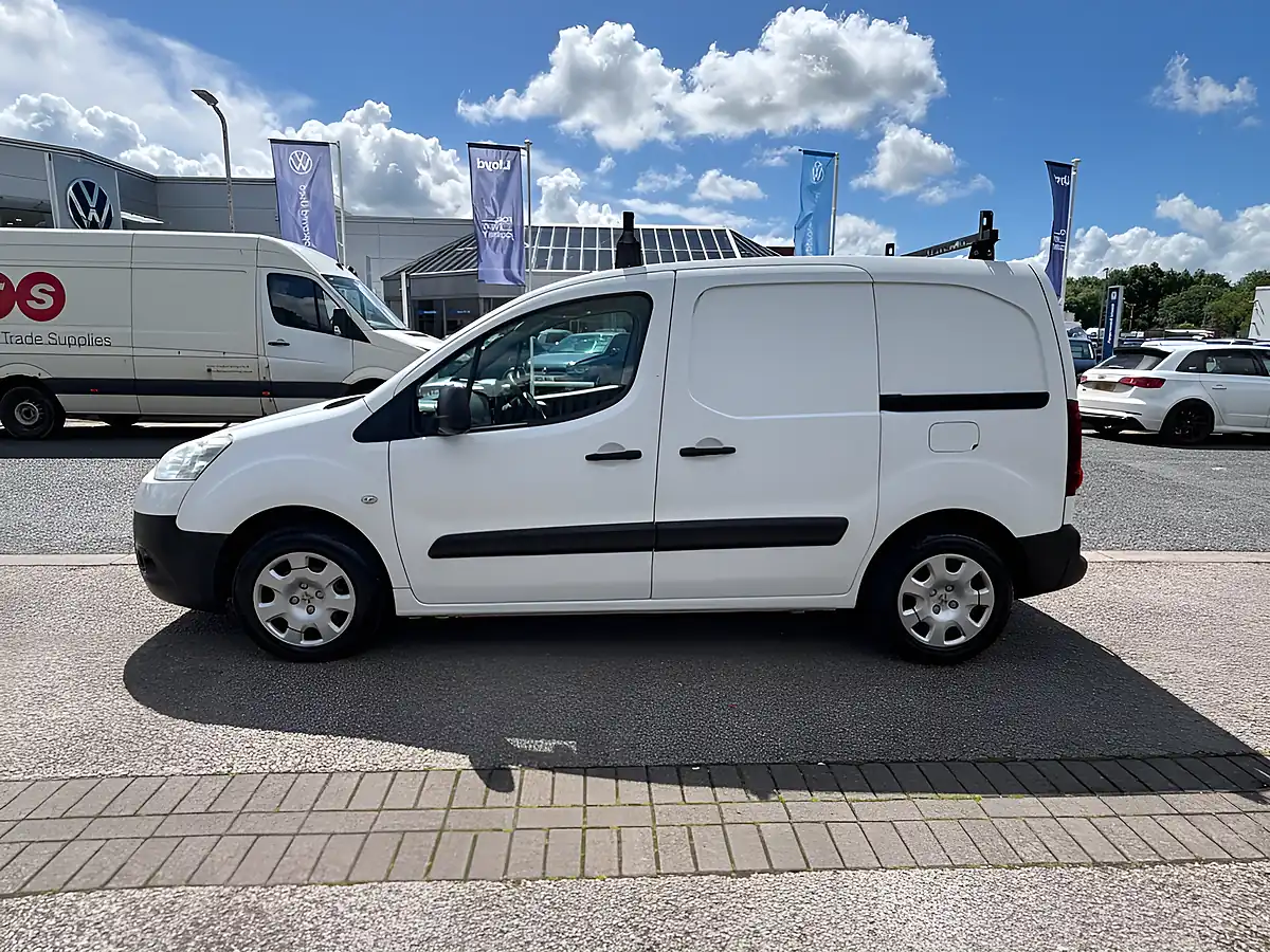 Used 2014 Peugeot Partner White - Interior and Exterior details 5