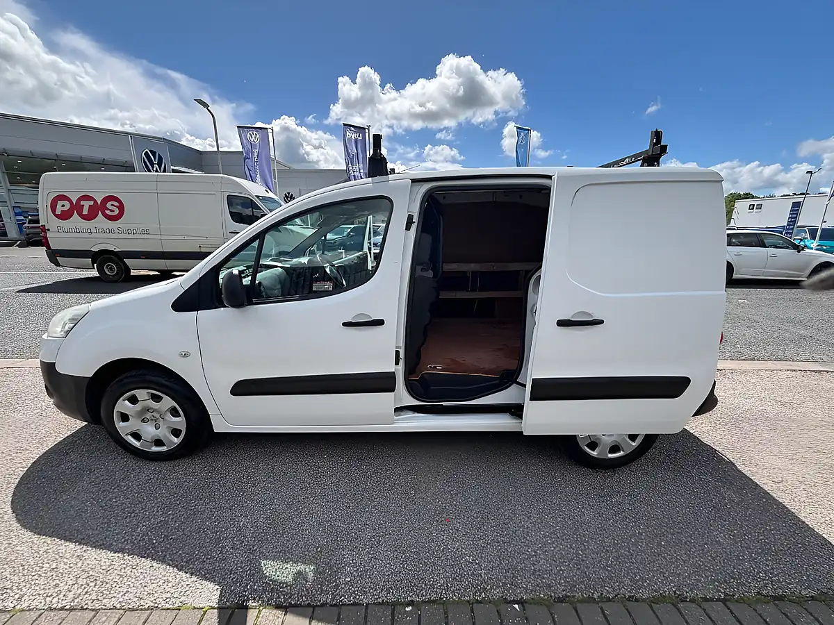 Used 2014 Peugeot Partner White - Interior and Exterior details 9