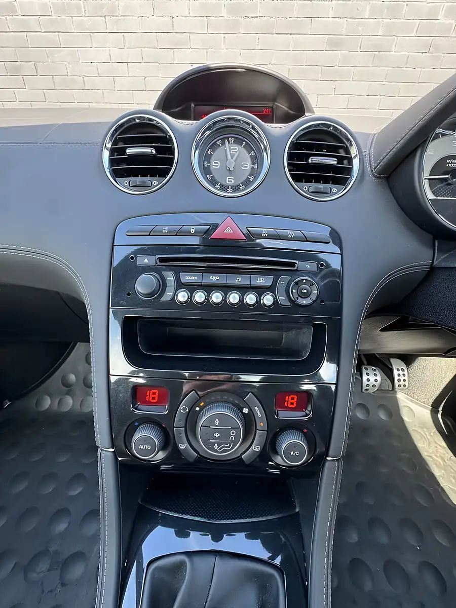 Used 2014 Peugeot Rcz GT White - Interior and Exterior details 17