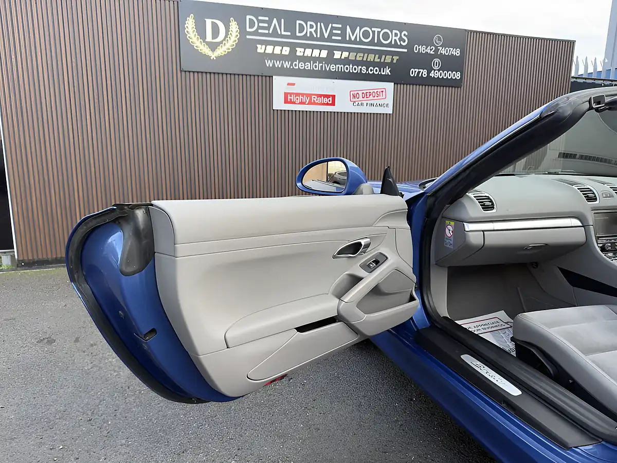 Used 2014 Porsche Boxster 981 Blue - Interior and Exterior details 16