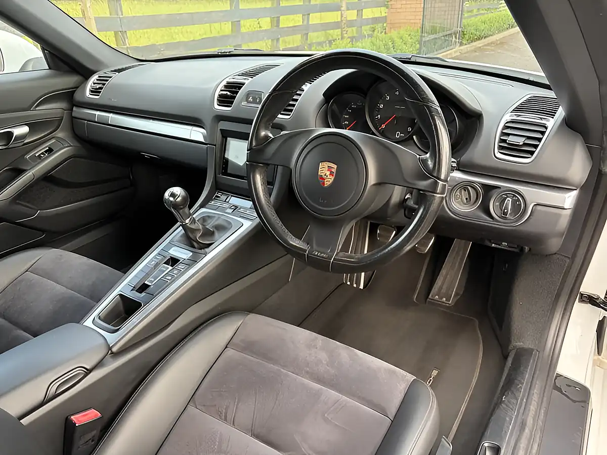 Used 2014 Porsche Boxster 981 Carrera White - Interior and Exterior details 16