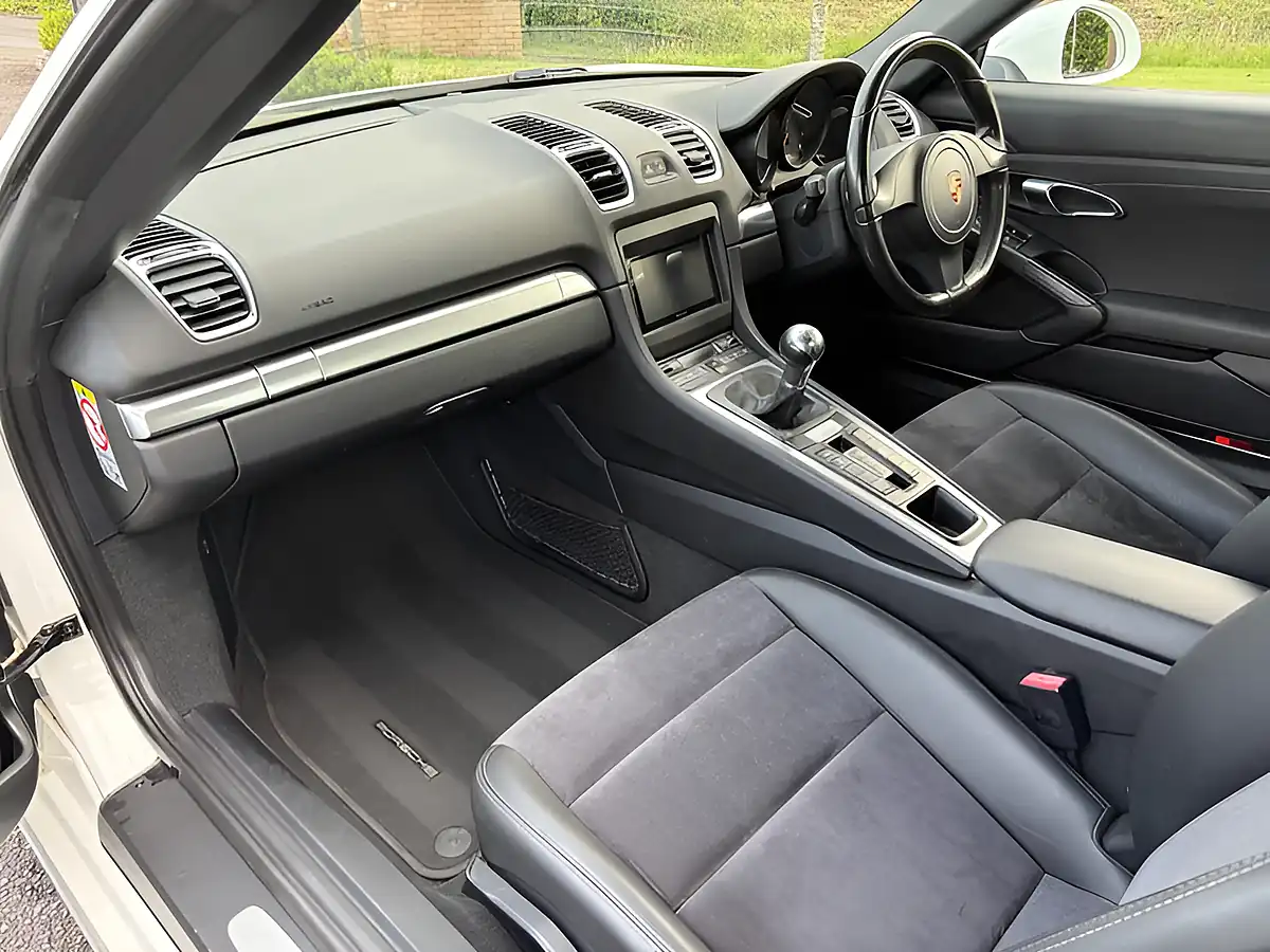 Used 2014 Porsche Boxster 981 Carrera White - Interior and Exterior details 17