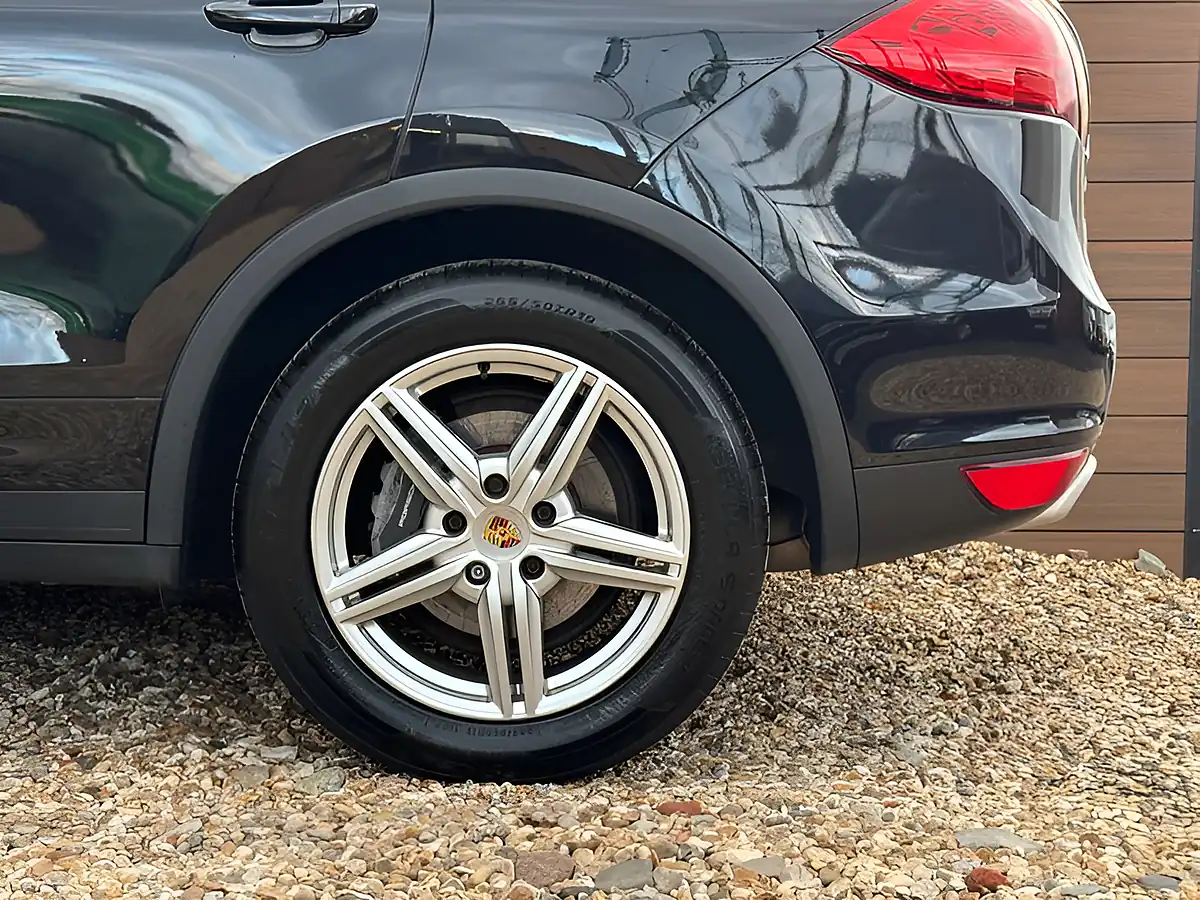 Used 2014 Porsche Cayenne Platinum Edition Black - Interior and Exterior details 11